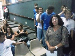 Estudantes e professores do PST da Rede Estadual protestam contra a falta de pagamento de salários
